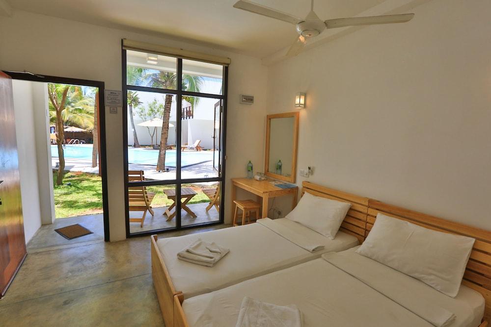 Arugambay Roccos Hotel Arugam Bay Exterior photo