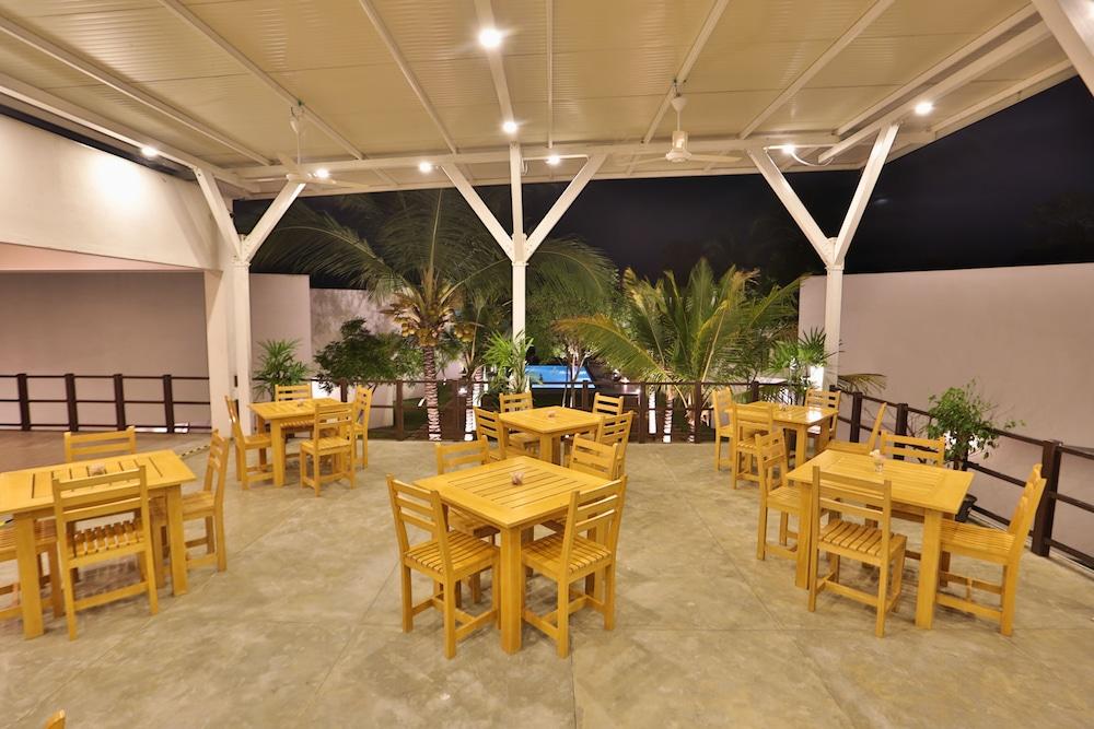 Arugambay Roccos Hotel Arugam Bay Exterior photo
