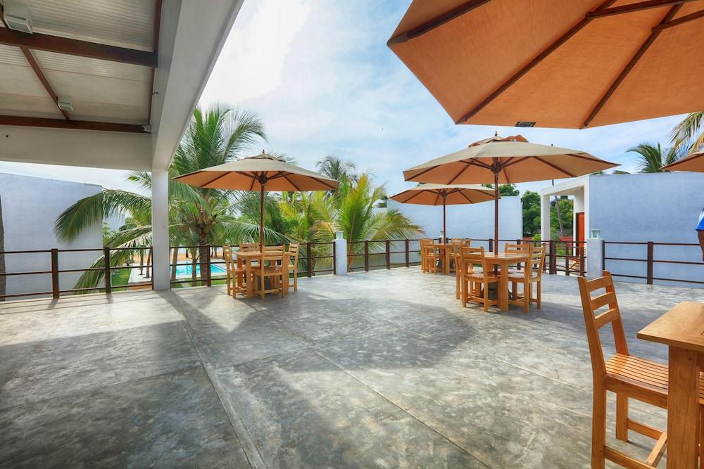 Arugambay Roccos Hotel Arugam Bay Exterior photo