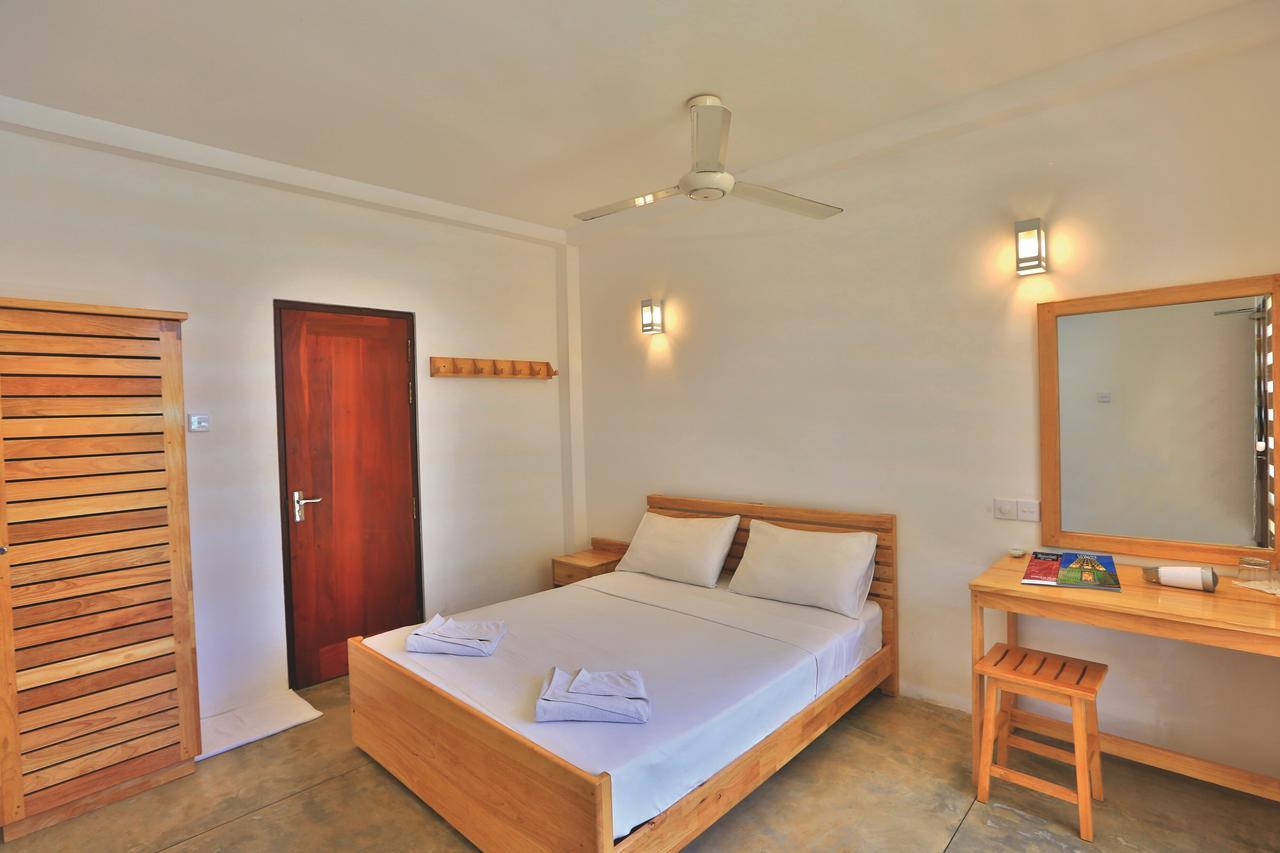 Arugambay Roccos Hotel Arugam Bay Exterior photo